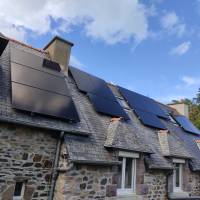   Installateur de panneaux solaires photovoltaïques de marque Tomsun pour économies d'énergie